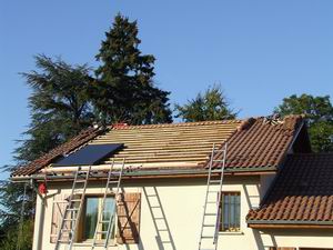 pose du premier panneaux solaire
